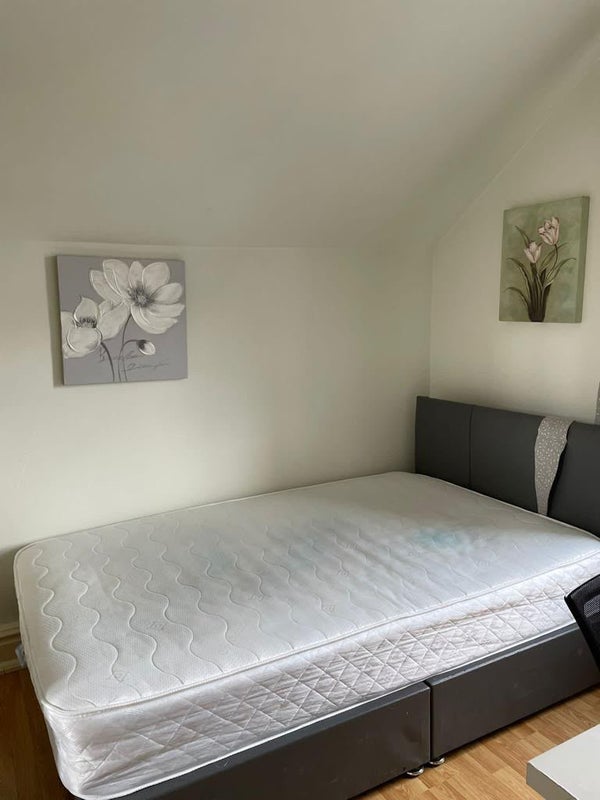 Room Pallion Road in Sunderland