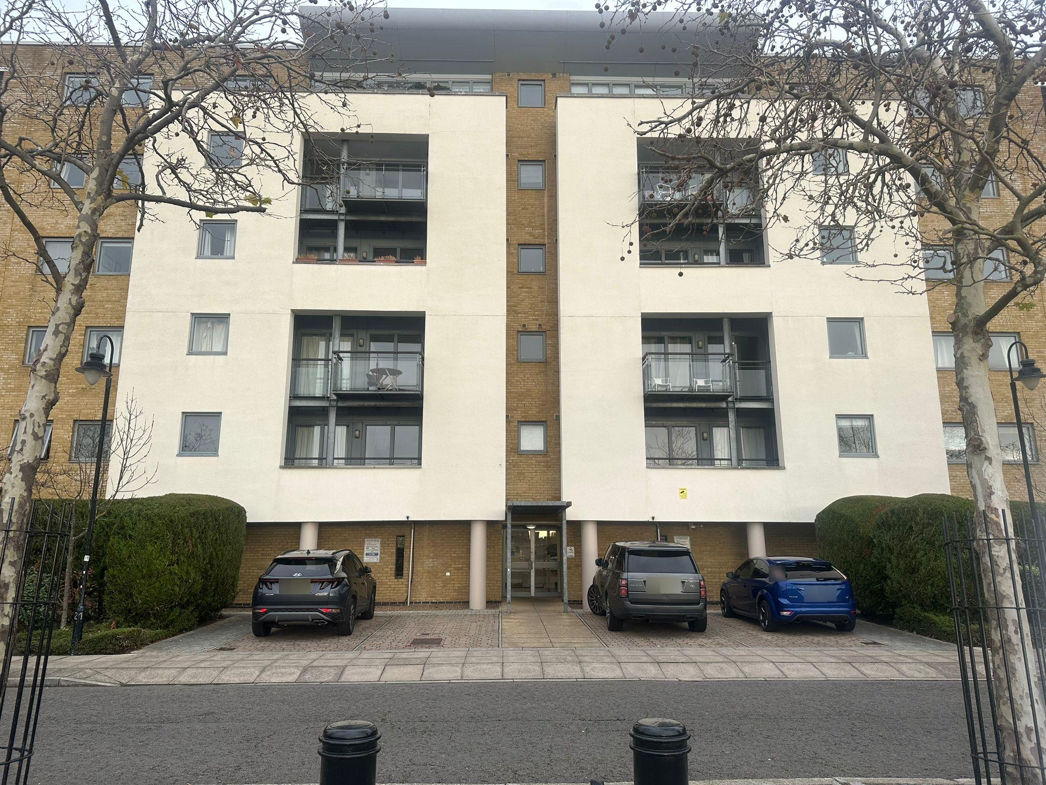 Flat Maritime Quay in Greater London