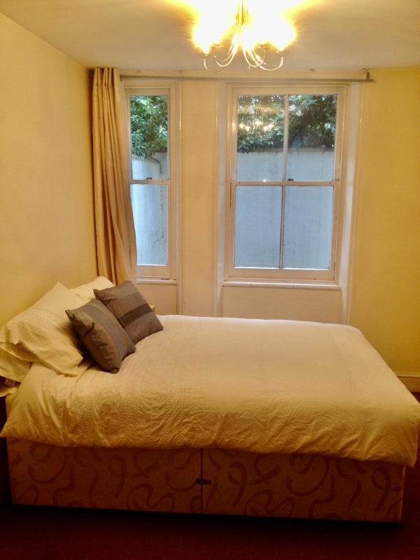 Flat Castletown Road in Greater London