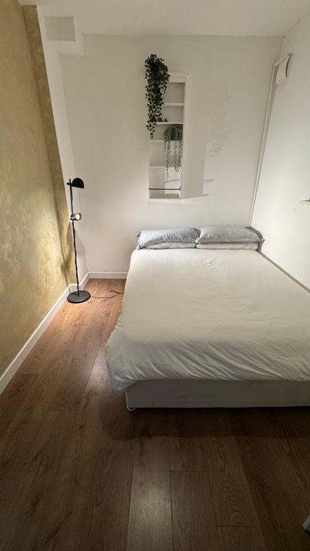 Flat Spalding Road in Greater London