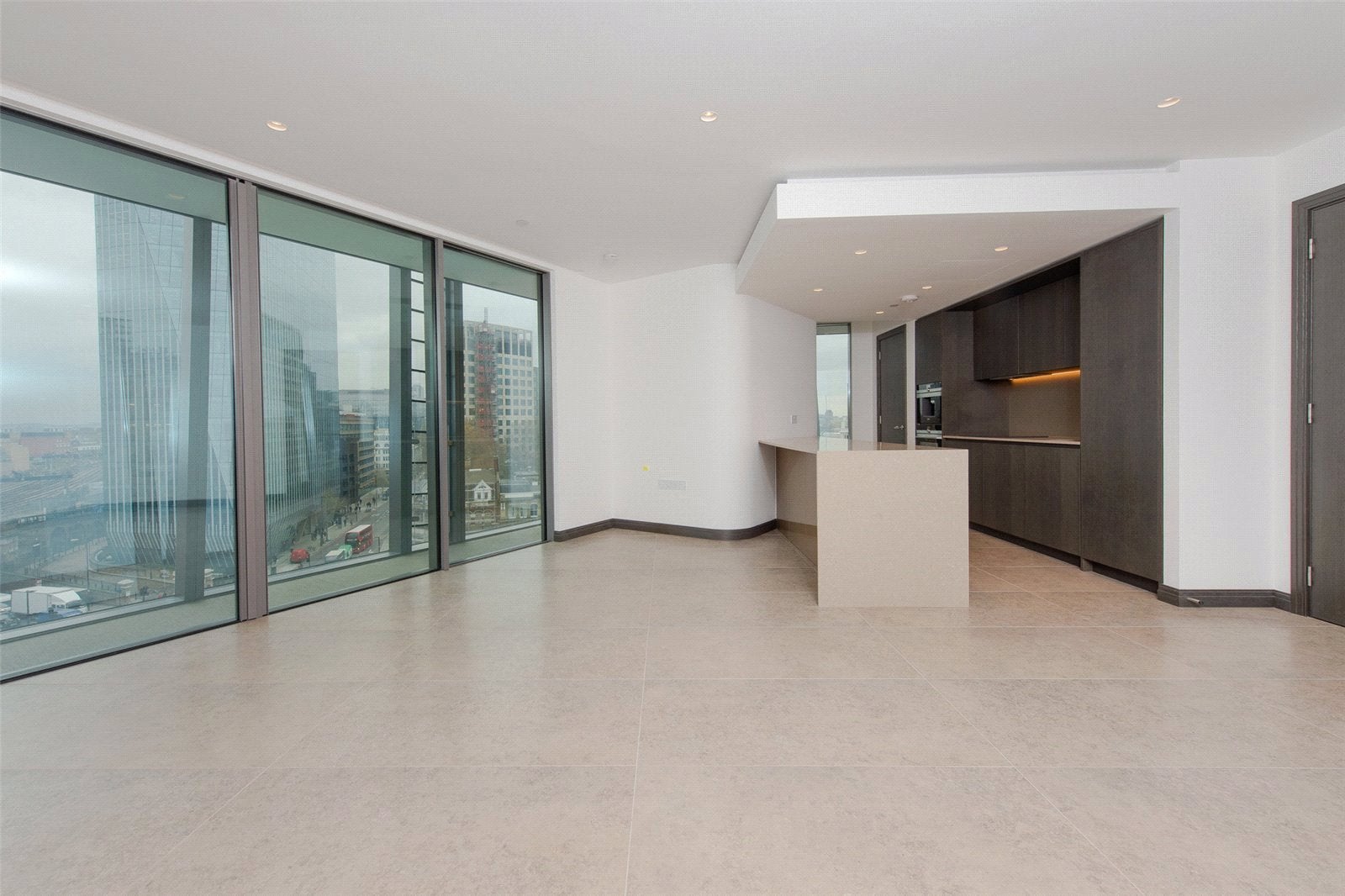 Flat Blackfriars Road in Greater London