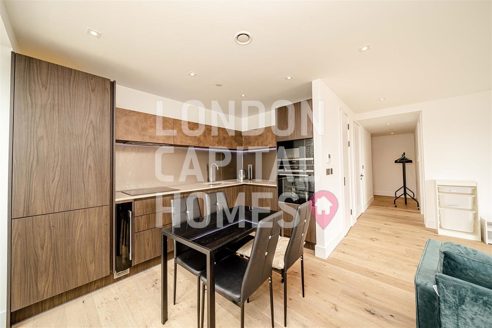 Flat Exchange Gardens in Greater London