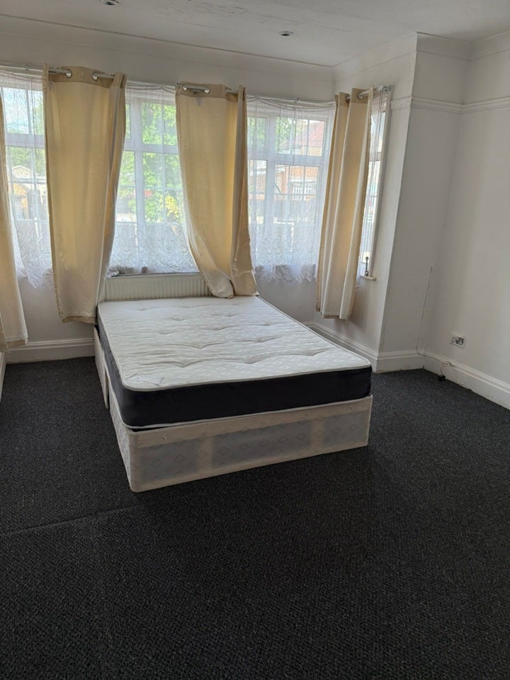 House Windermere Avenue in Greater London