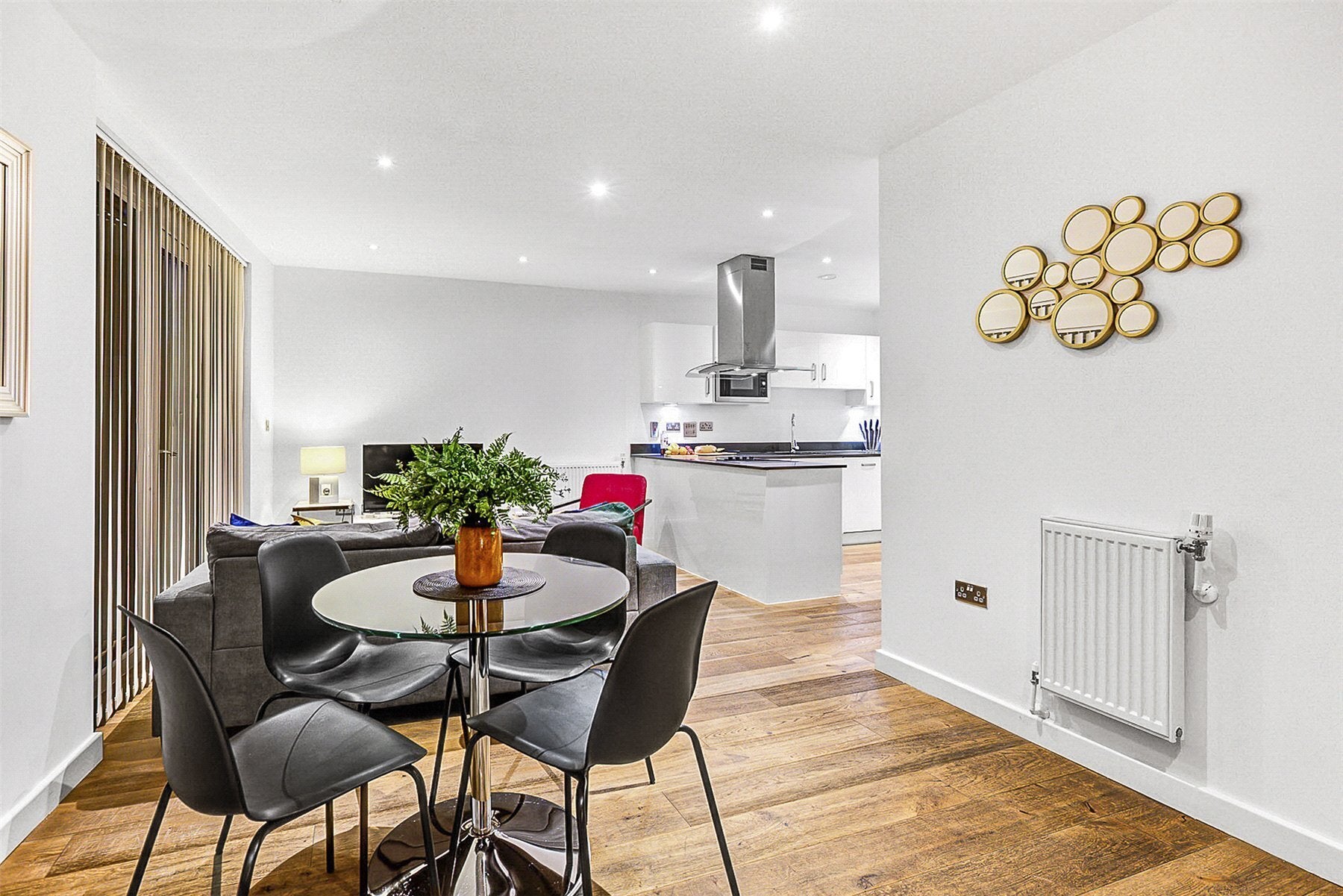 Flat Blackwall Lane in Greater London