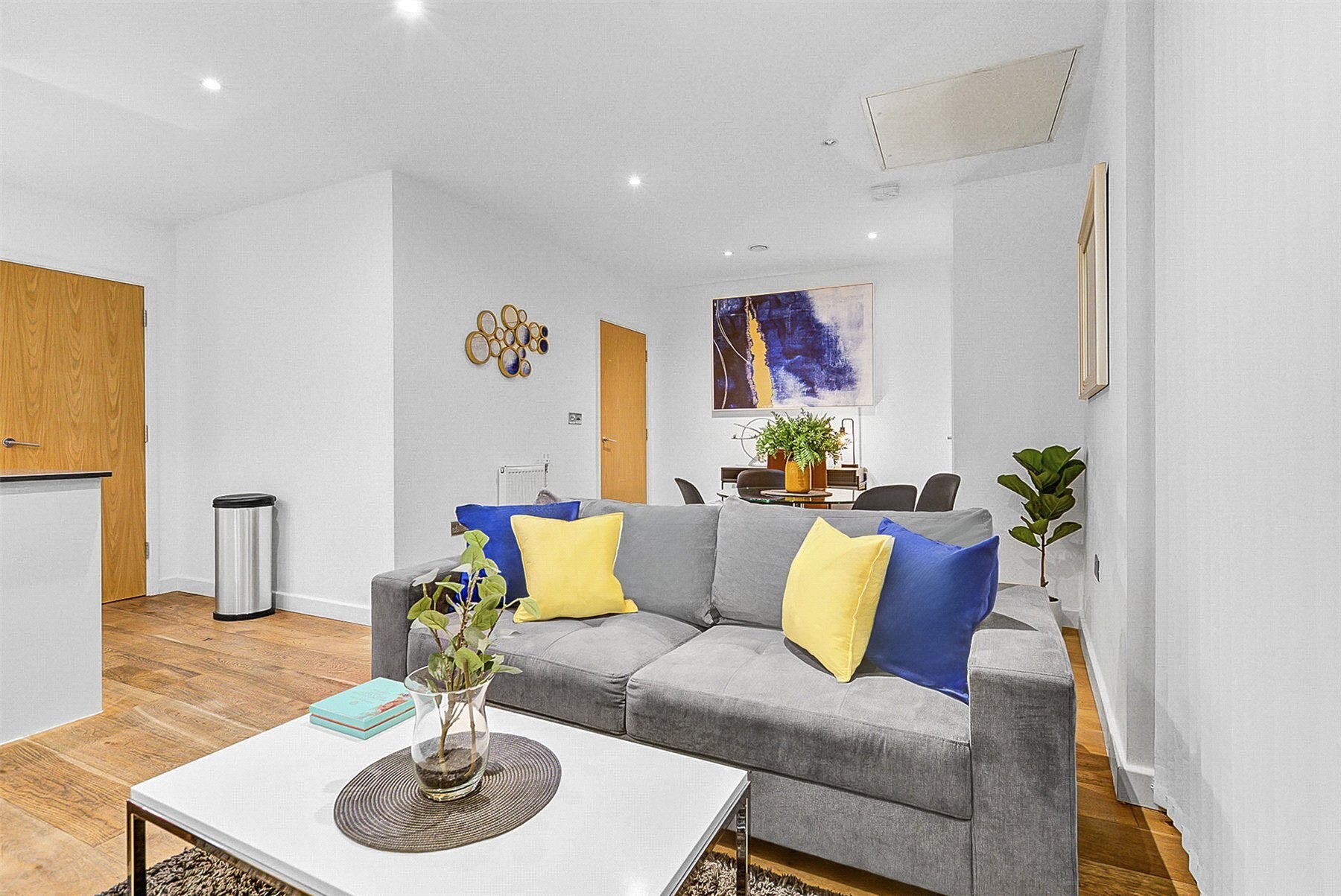 Flat Blackwall Lane in Greater London
