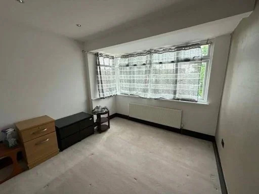 Room Crow Lane in Greater London