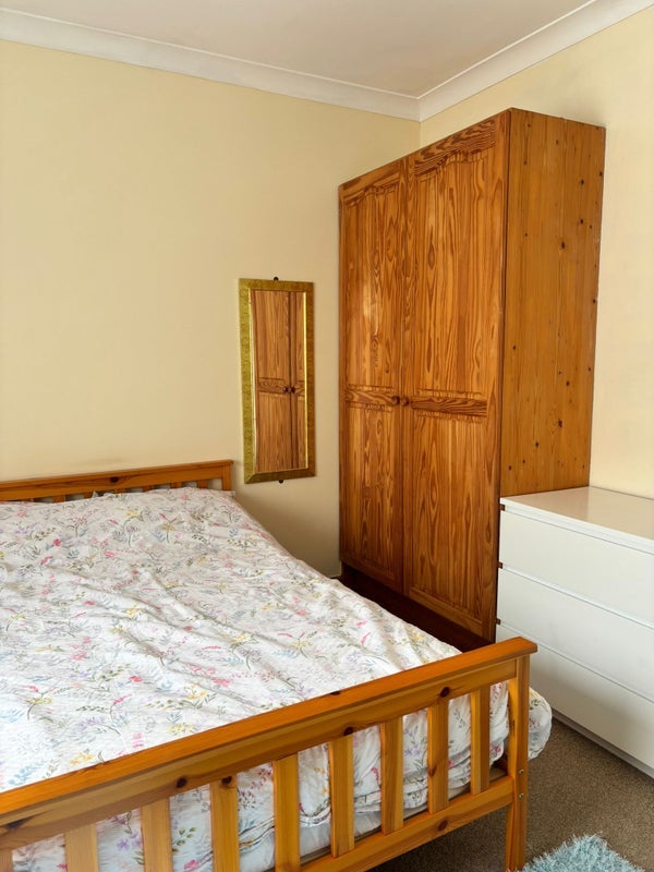 Room Holtdale Place in Leeds