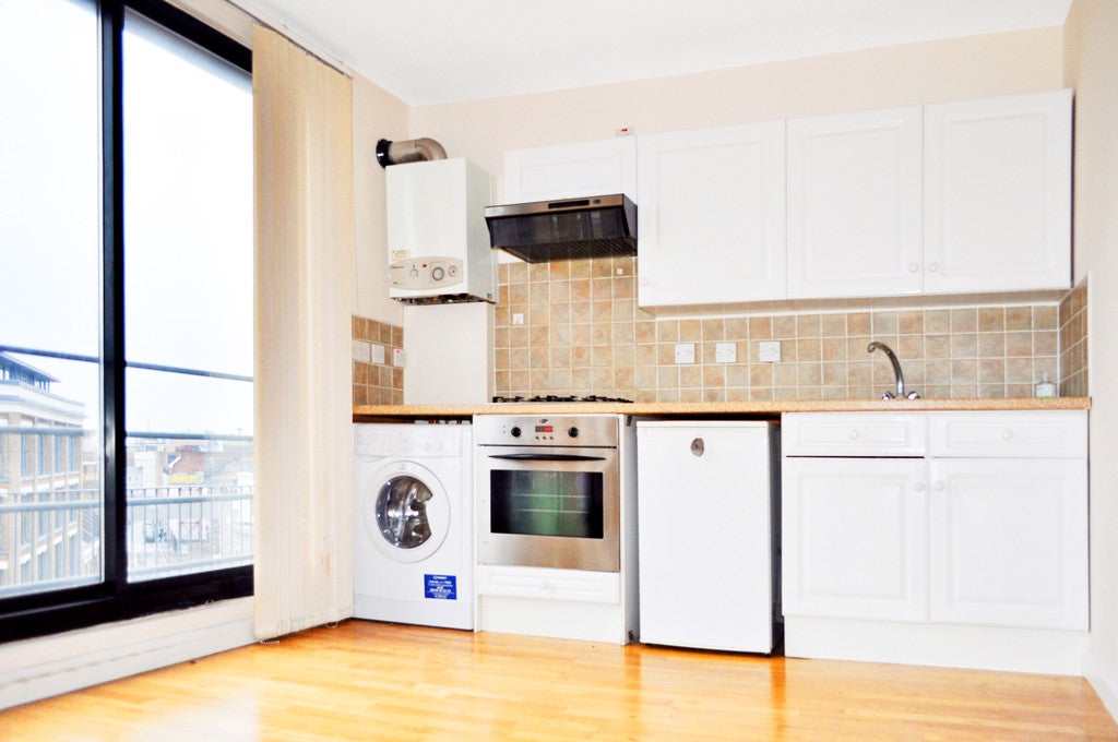 Flat Christina Street in Greater London
