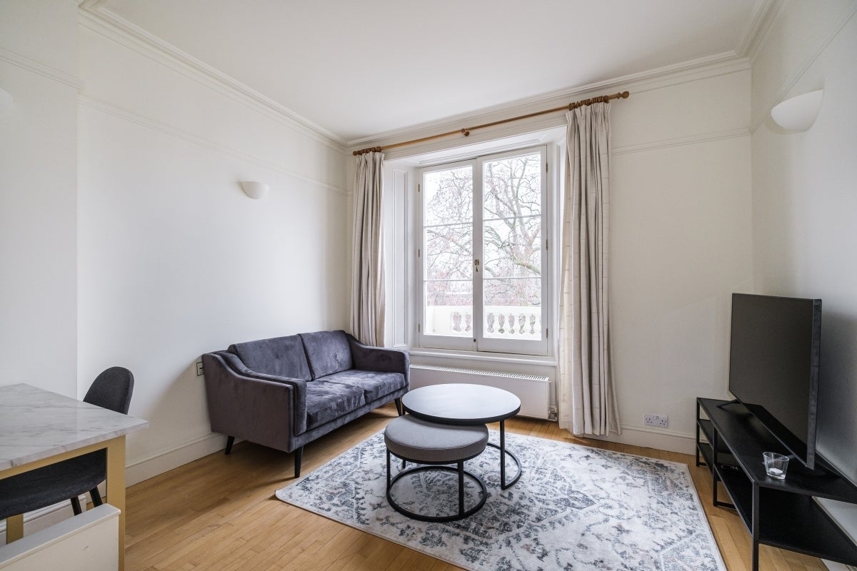 Flat Cleveland Square in City of Westminster
