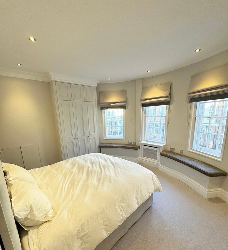 Room Draycott Place in Greater London