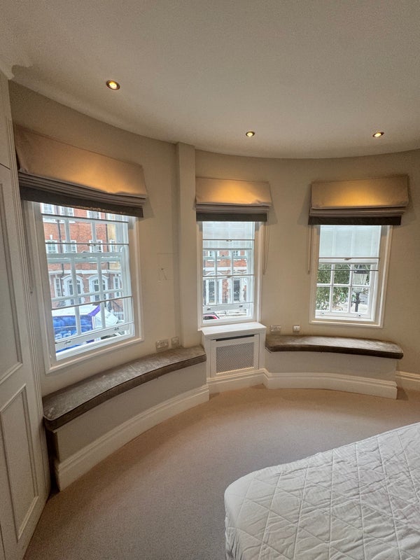 Room Draycott Place in Greater London