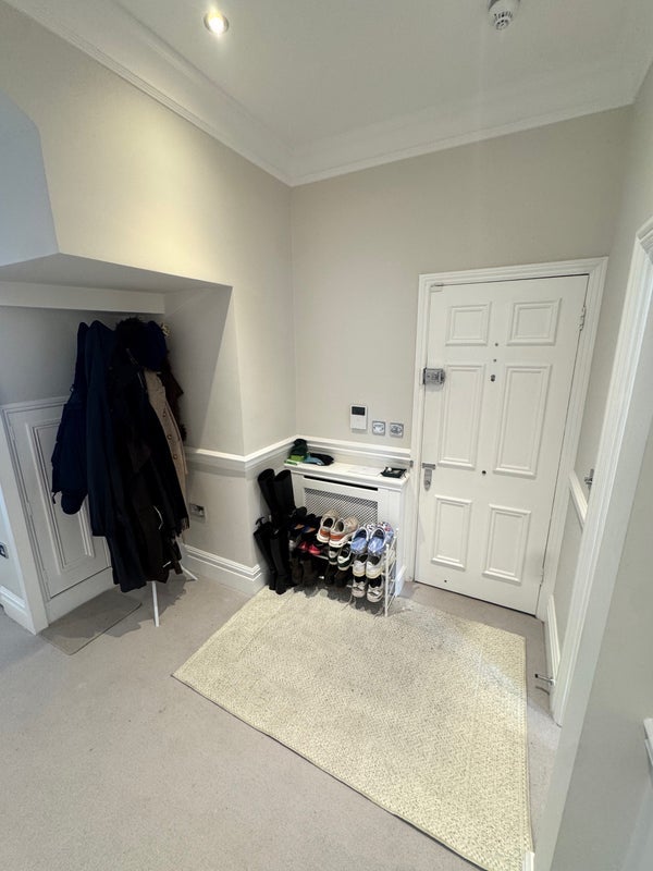 Room Draycott Place in Greater London