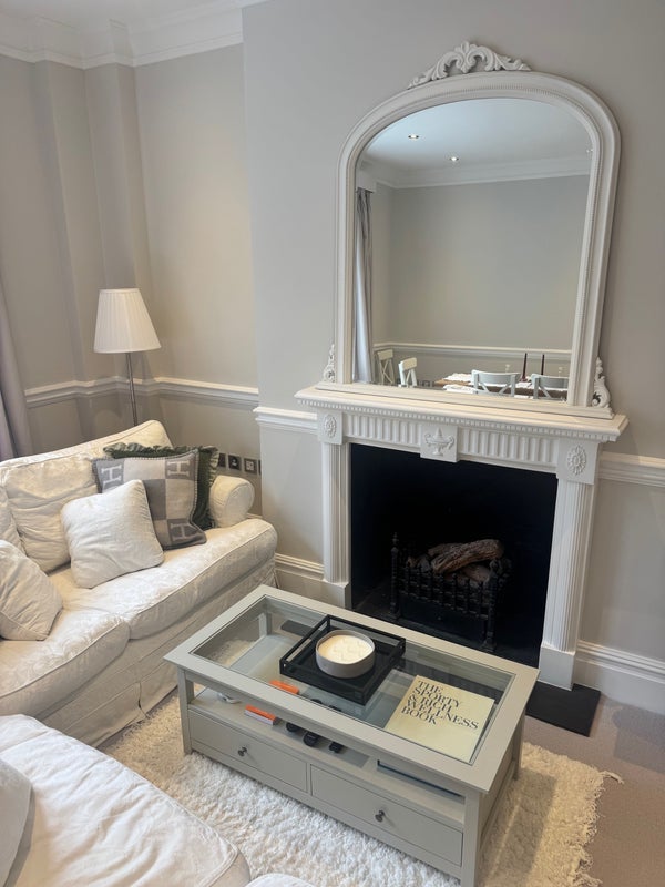 Room Draycott Place in Greater London