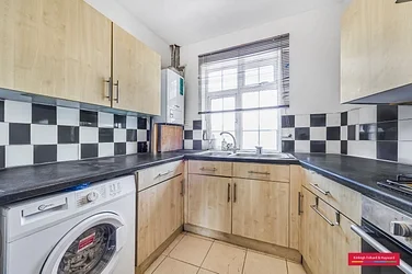 Flat Berkeley Gardens in Greater London