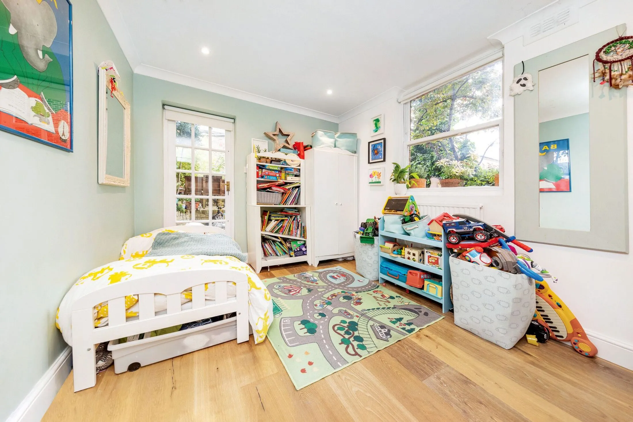 Flat Bolingbroke Grove in Greater London