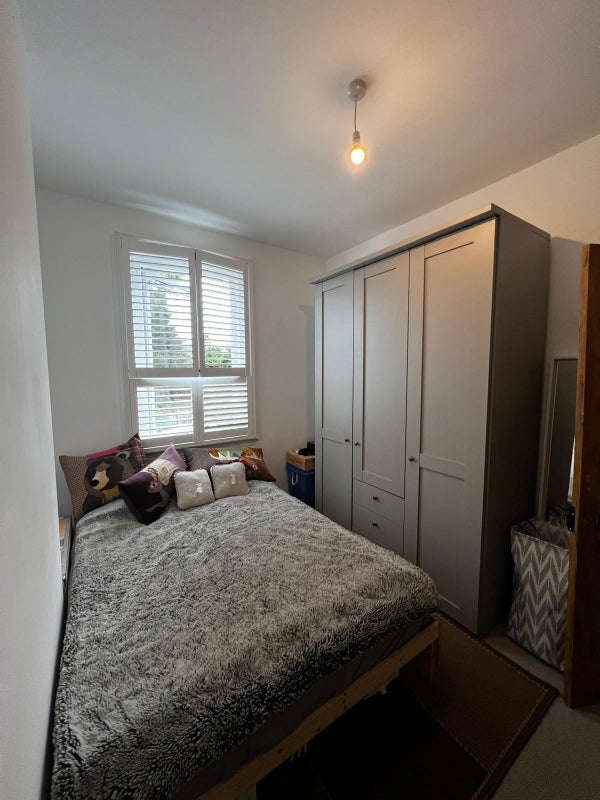 Room Worple Road in Greater London