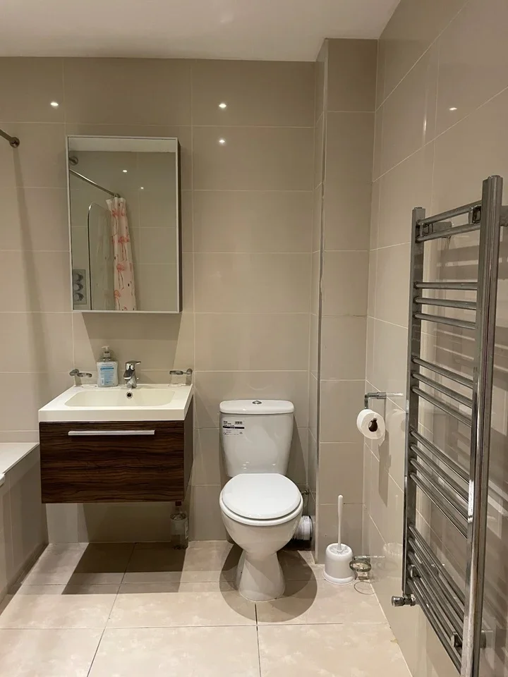 Room Neasden Lane in Greater London