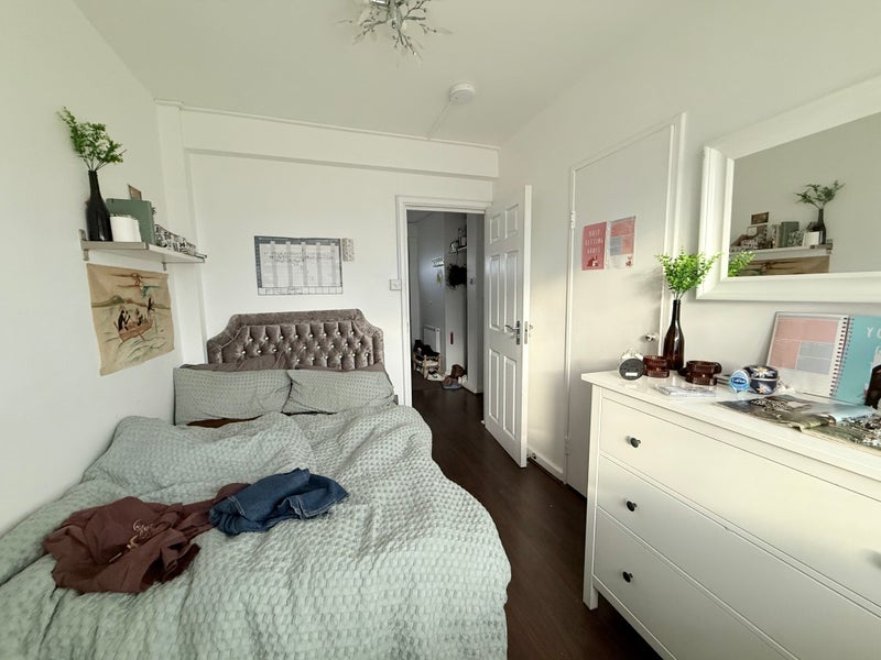 Room Gernon Road in Greater London