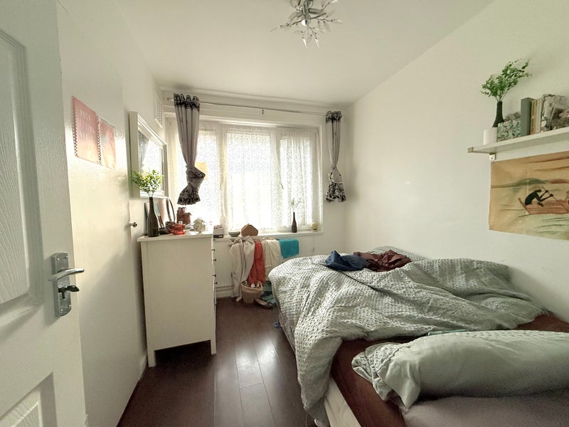 Room Gernon Road in Greater London