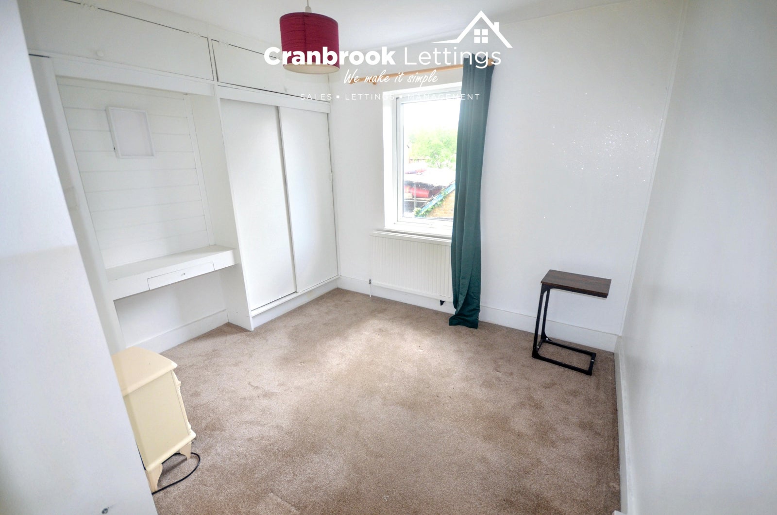 Flat Lambourne Road in Chigwell