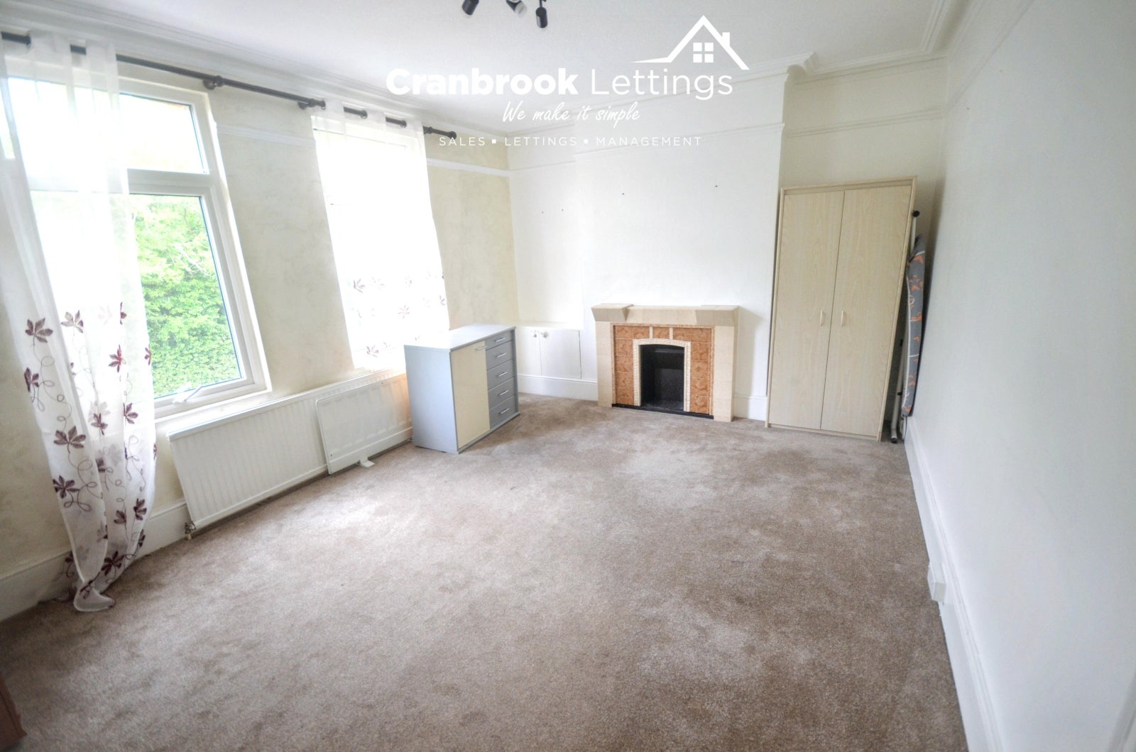 Flat Lambourne Road in Chigwell