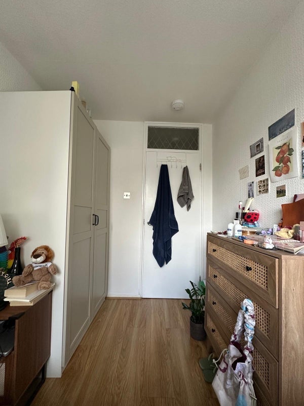 Room Cook's Road in Greater London