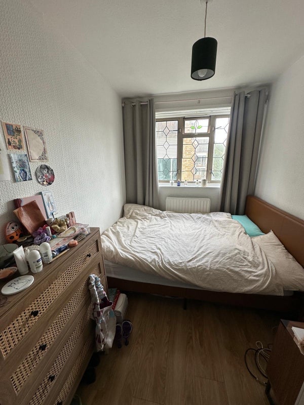 Room Cook's Road in Greater London