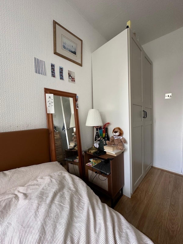 Room Cook's Road in Greater London