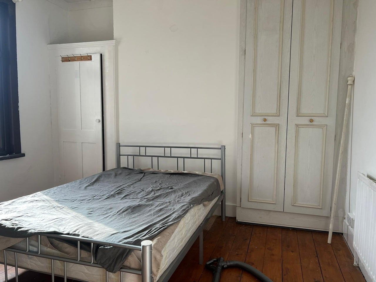 Room Grove Green Road in Greater London