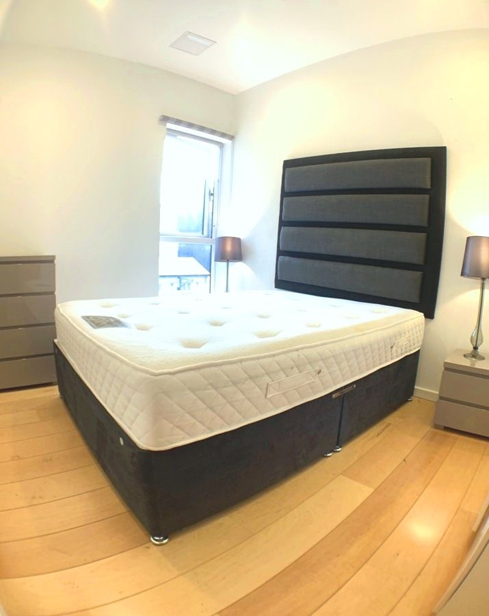 Flat Bermondsey Street in Greater London