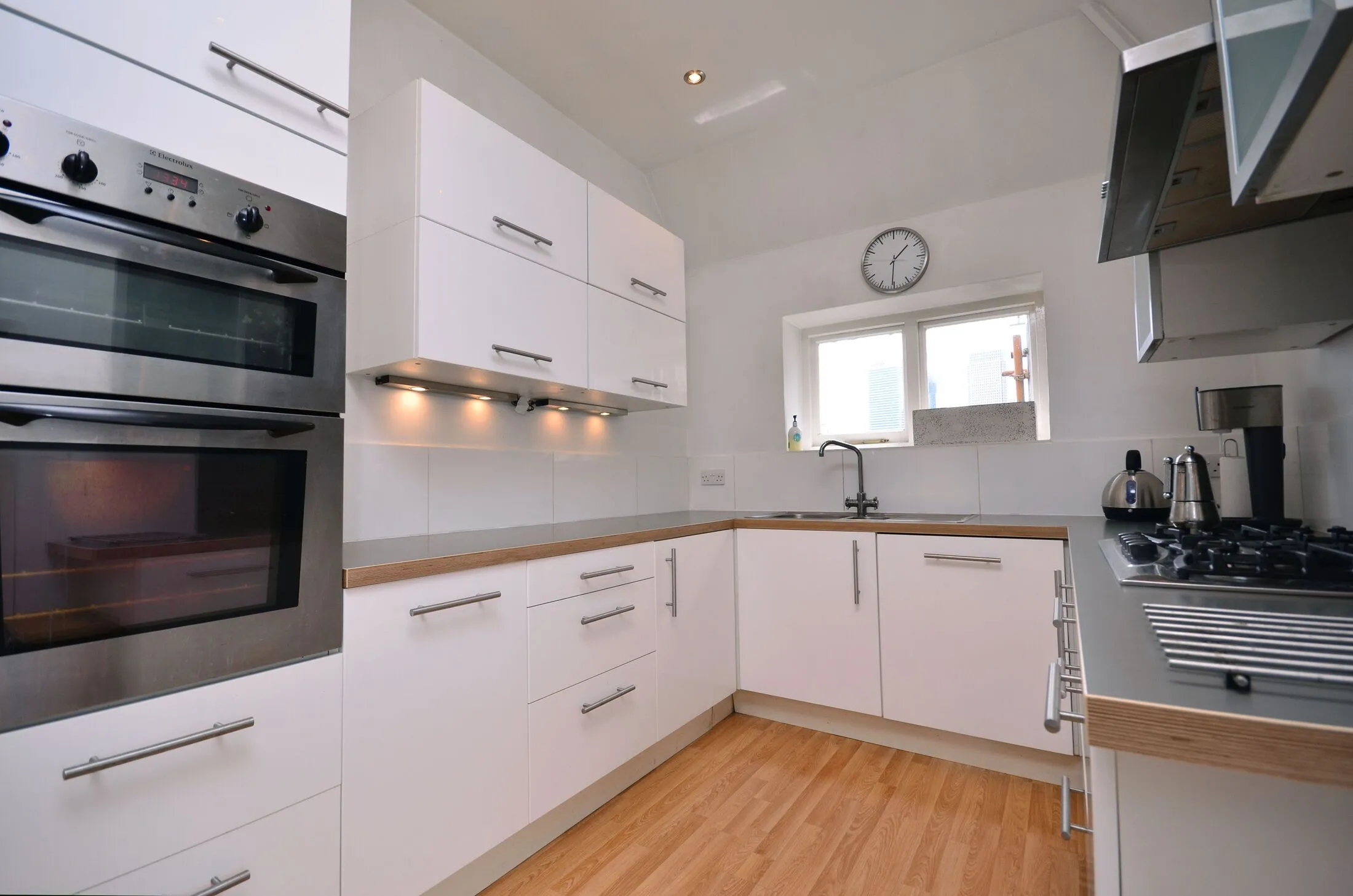 Flat Arcadia Street in Greater London