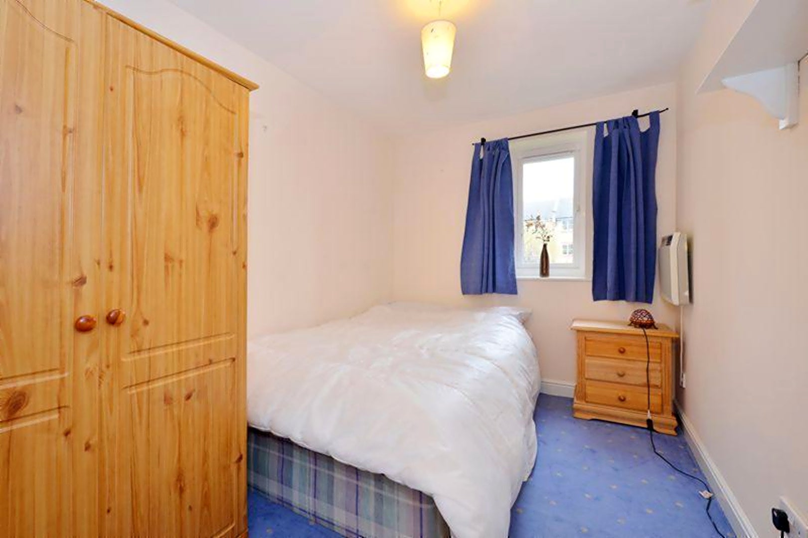 Flat Ferguson Close in Greater London