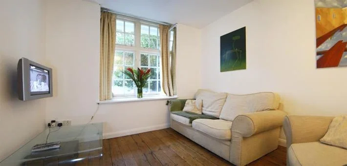 Flat Oakeshott Avenue in Greater London