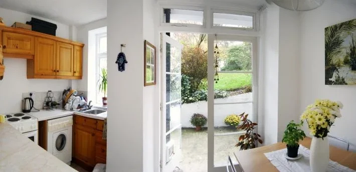 Flat Oakeshott Avenue in Greater London