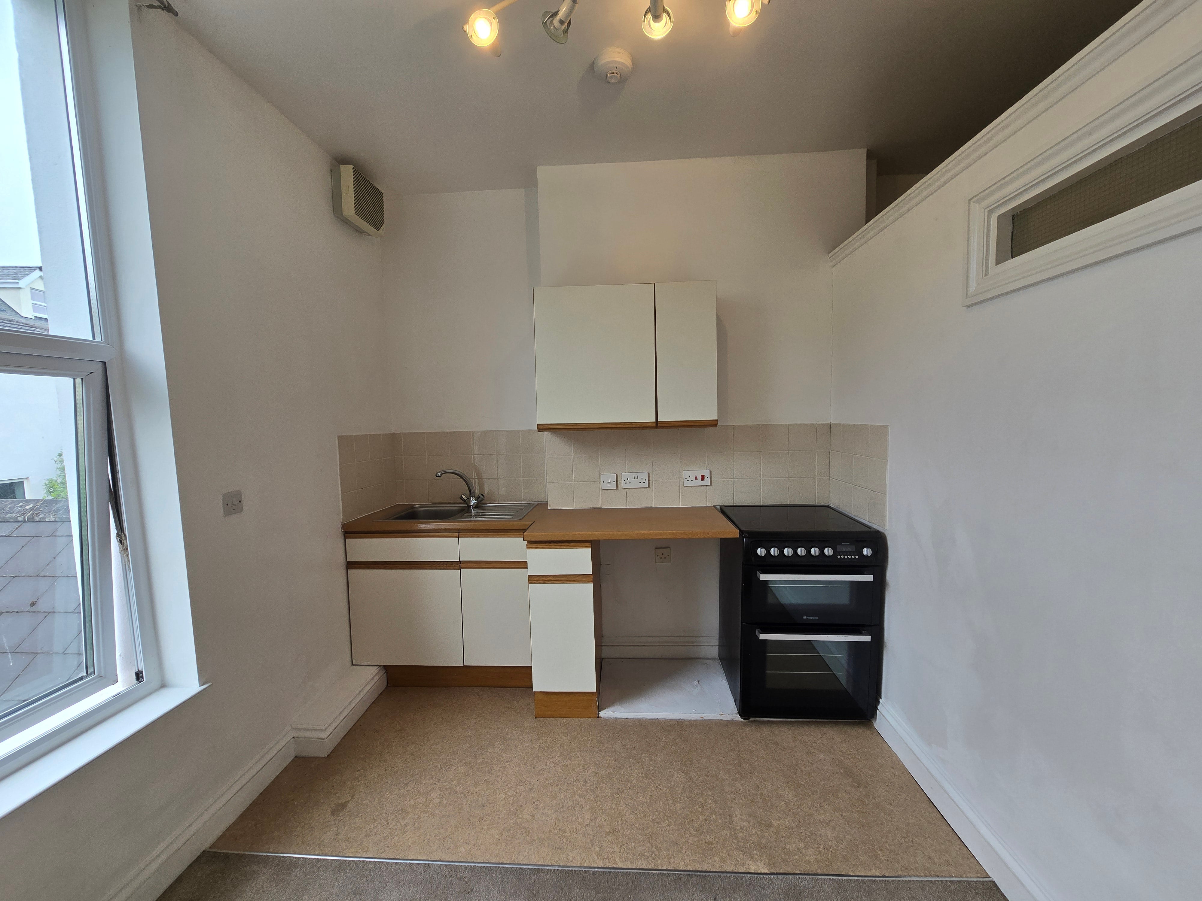 Flat Paradise Road in Teignbridge