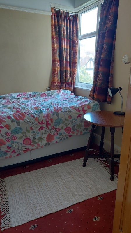 Room Passmore Gardens in Greater London