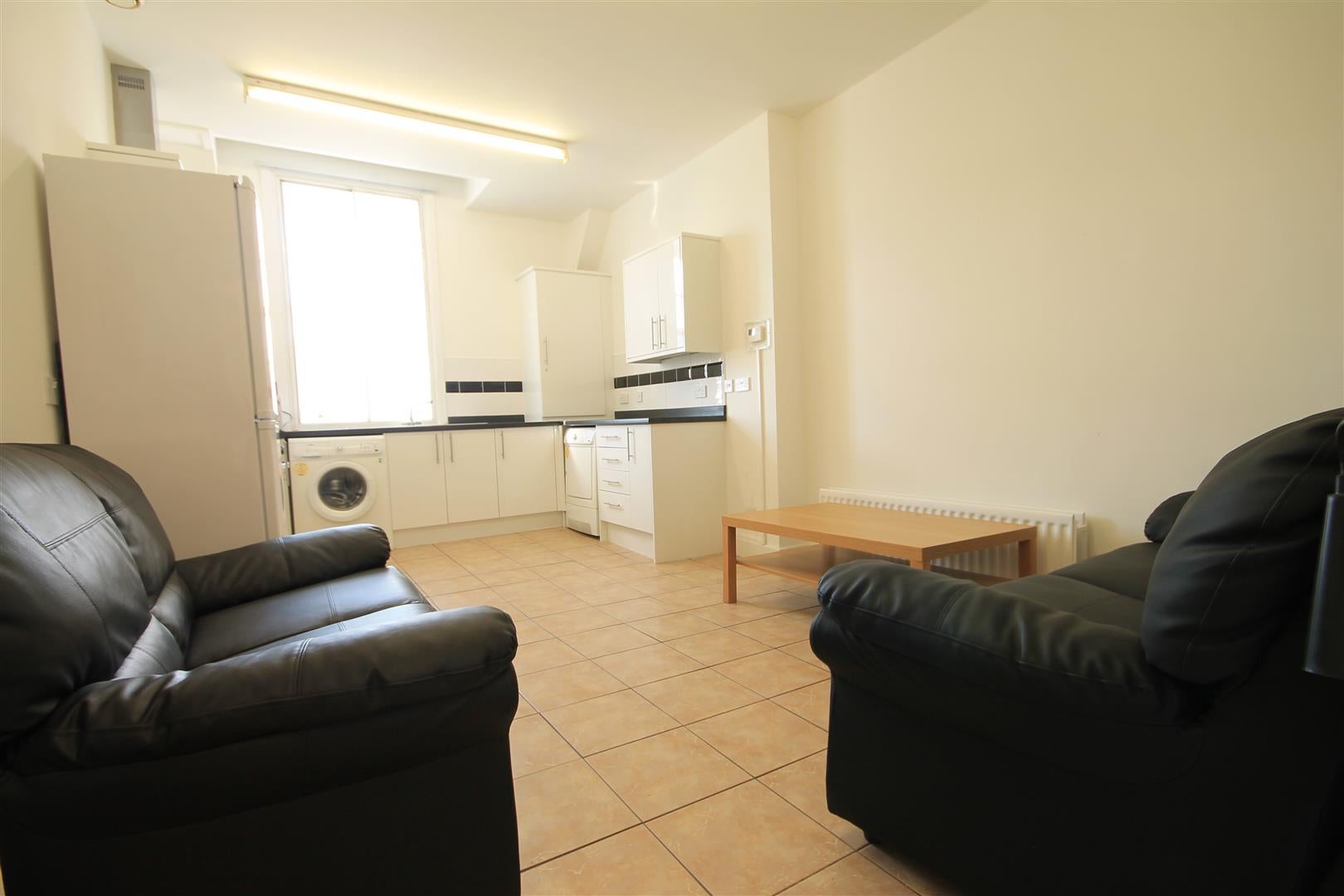 Flat Heol y Bont / Bridge Street in Newcastle Emlyn