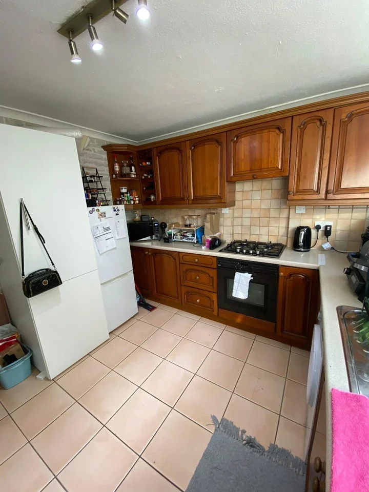 Flat Longford Court in Epsom and Ewell
