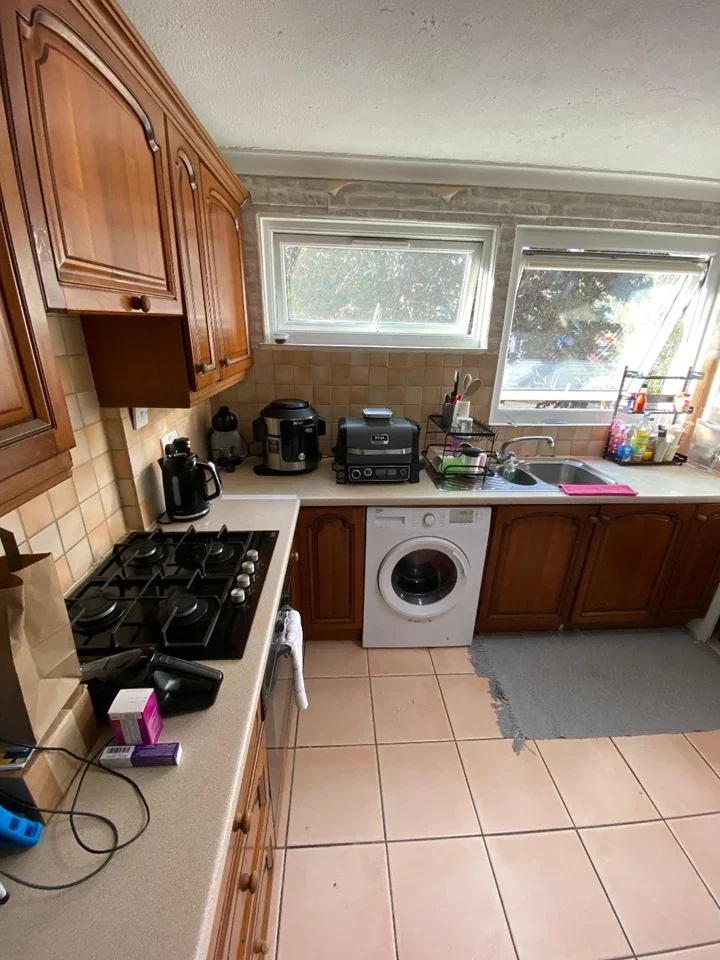 Flat Longford Court in Epsom and Ewell