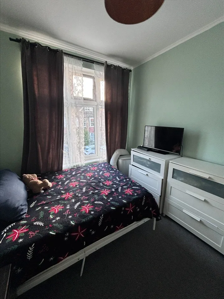Flat Melfort Road in Greater London