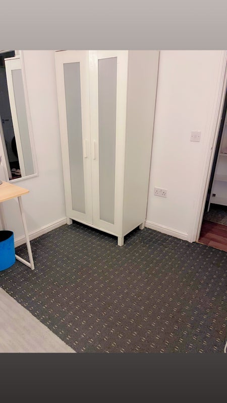 Room Lark Hill in Farnworth