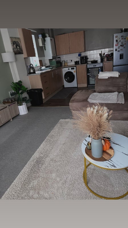 Room Lark Hill in Farnworth
