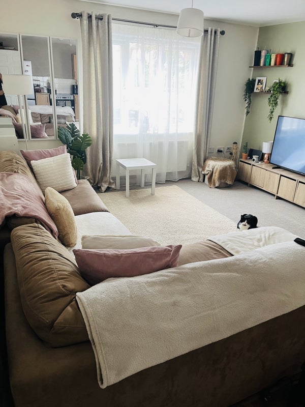 Room Lark Hill in Farnworth