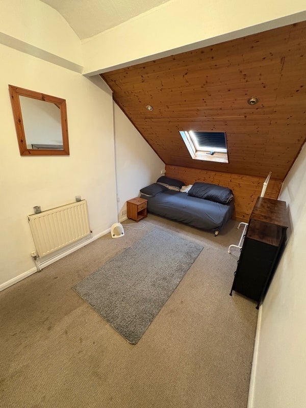 Room Holyhead Road in Coventry