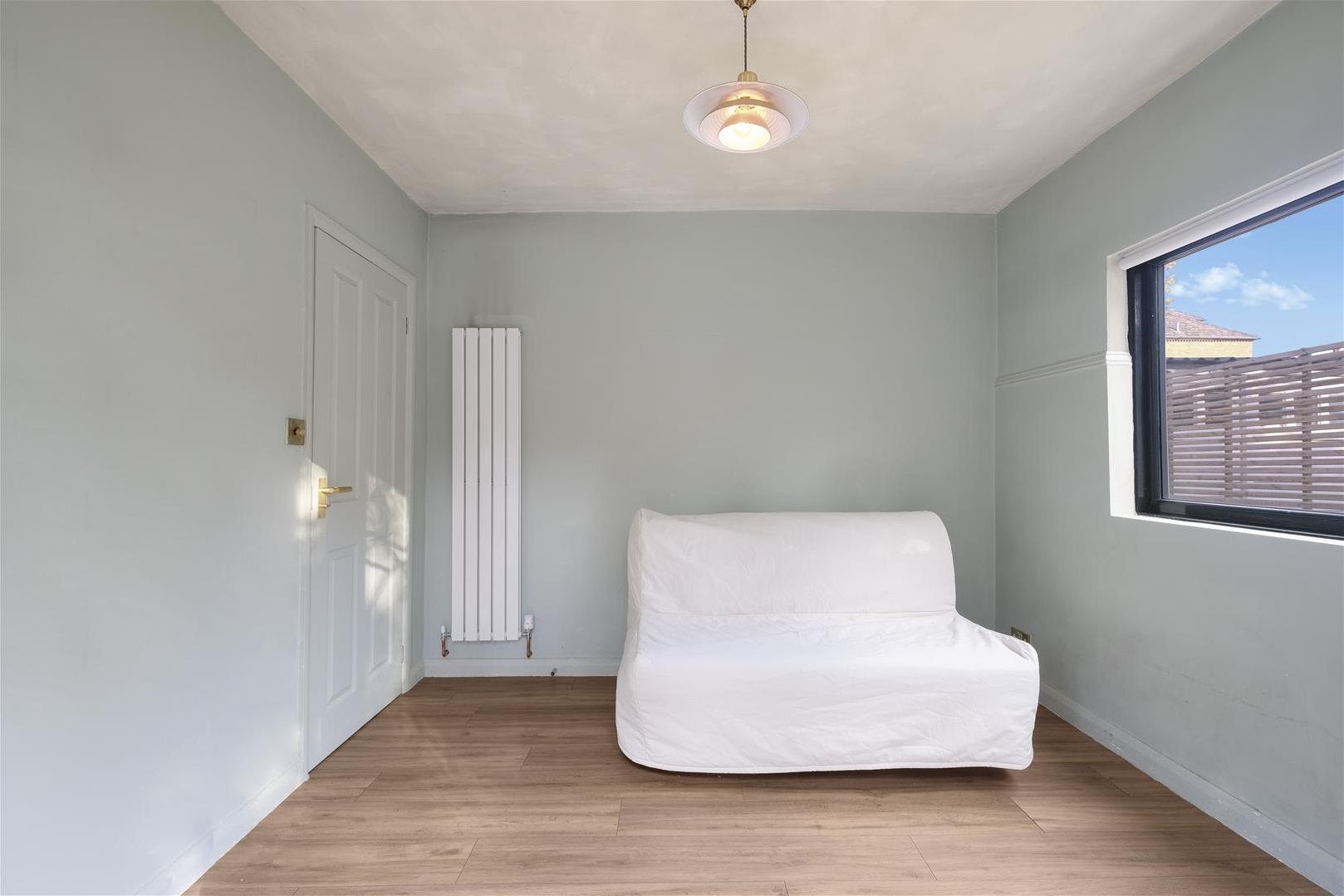 Flat Broadfield Road in Greater London