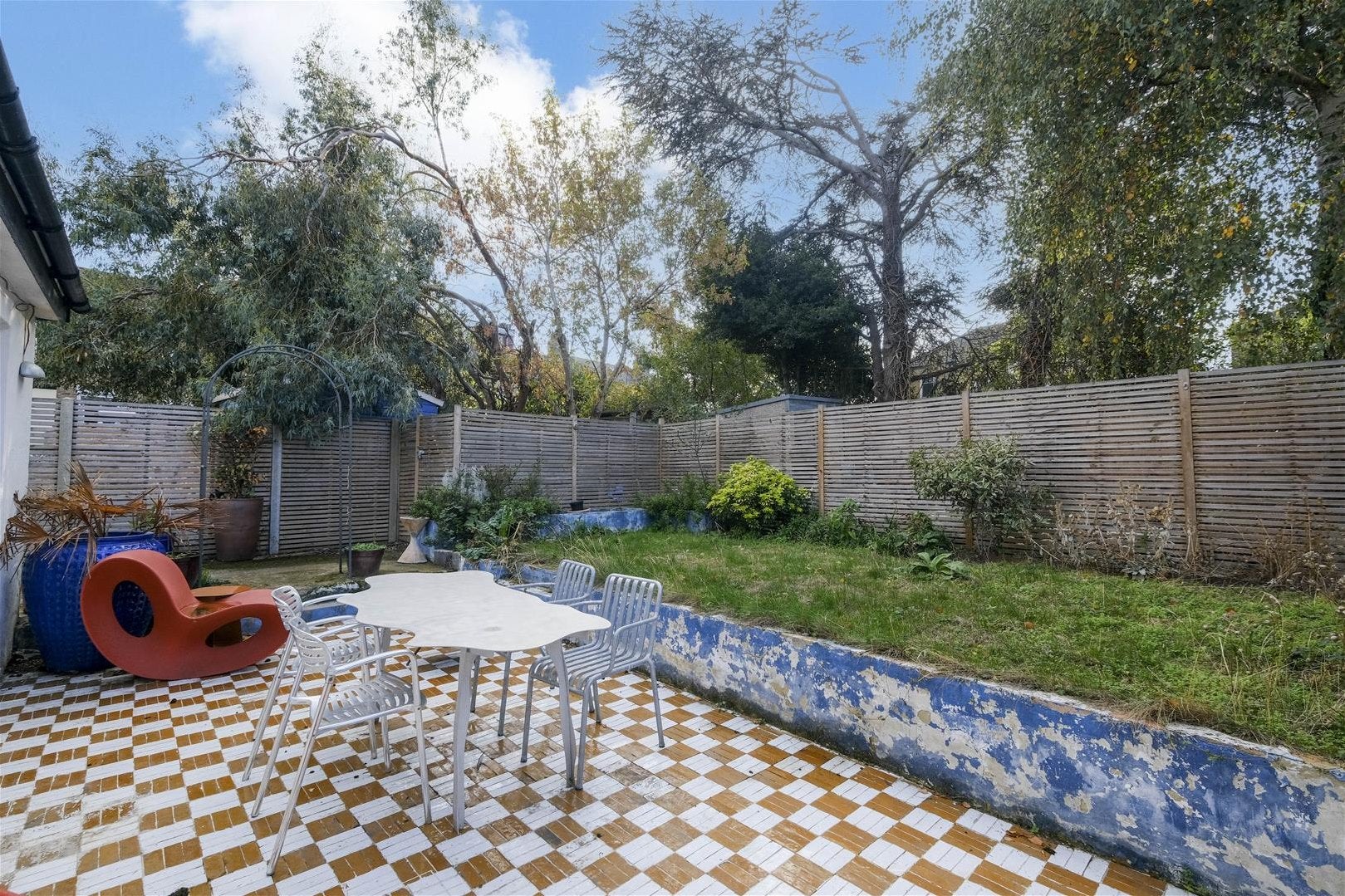 Flat Broadfield Road in Greater London