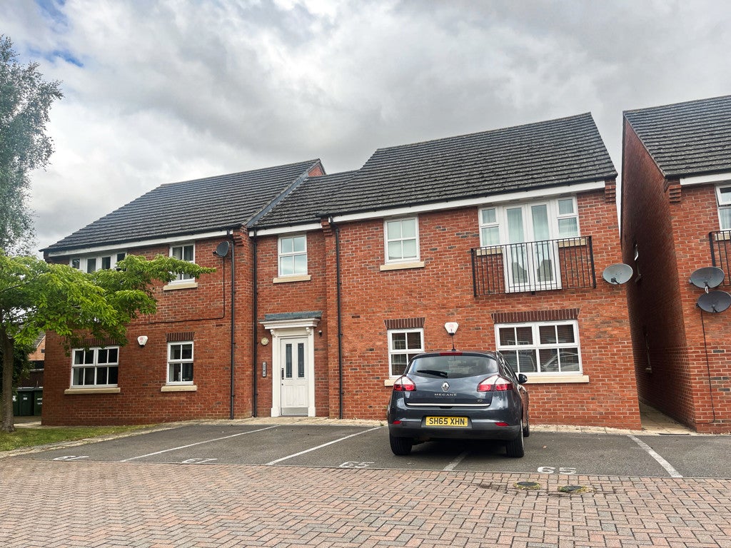 Flat Pickering Close in Stoney Stanton