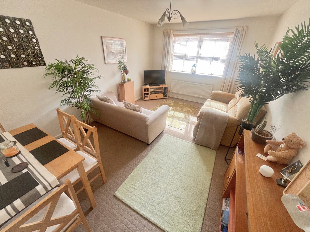 Flat Pickering Close in Stoney Stanton