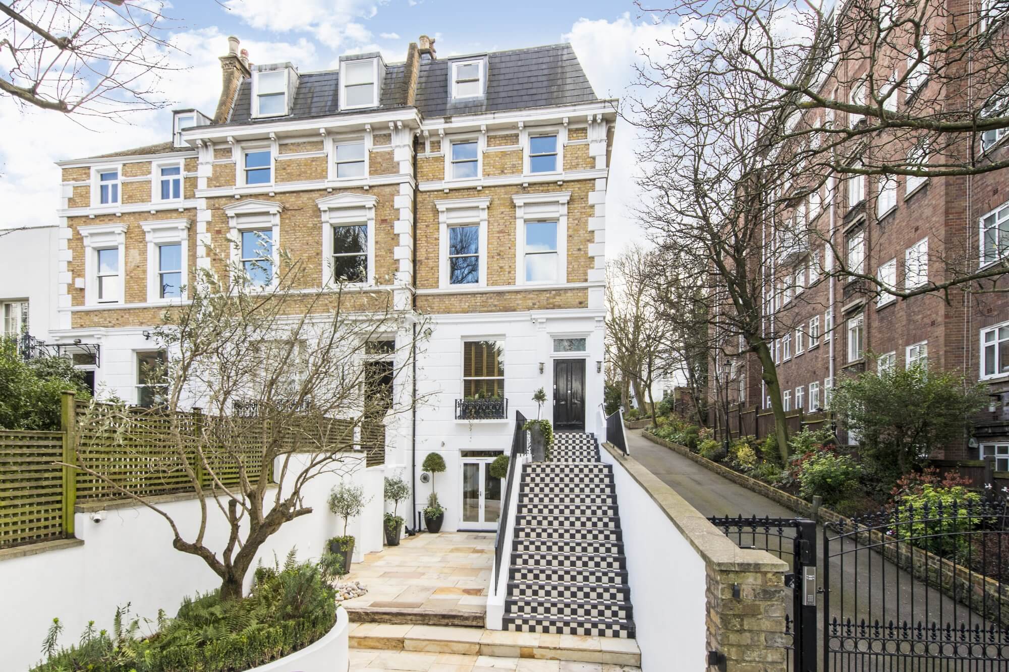 House Holland Park Avenue in Greater London