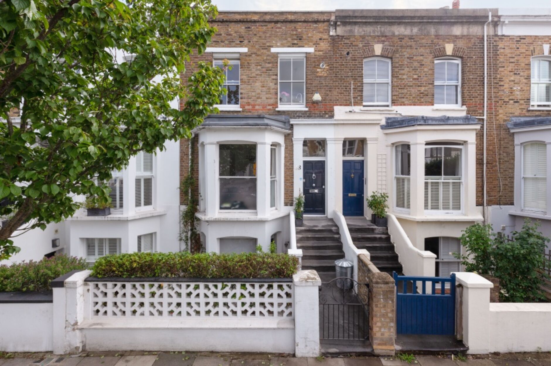 House Brackenbury Road in Greater London
